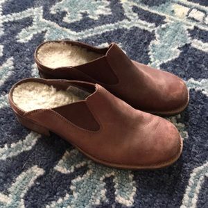 Brown leather Ugg clogs